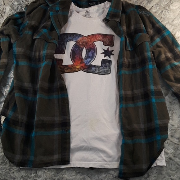DC Tshirt and Vans Flannel both Sz. Med. - Picture 8 of 8